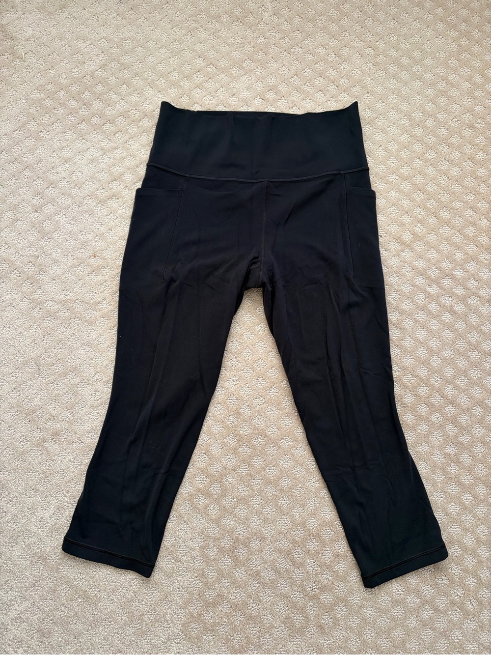 Athleta Salutation Stash Pocket Black Capri Leggings with High Waist